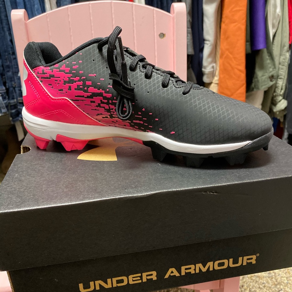 NEW Under Armour Women’s Cleats